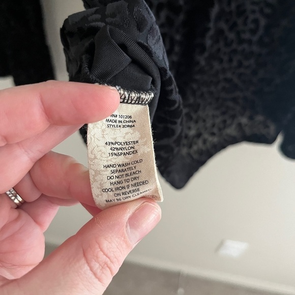 Soft Surroundings button up black velvet leopard blouse size medium - Picture 6 of 7